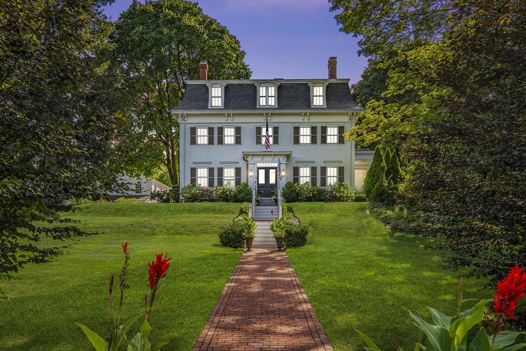 Photo: 51 High St, Newburyport, MA