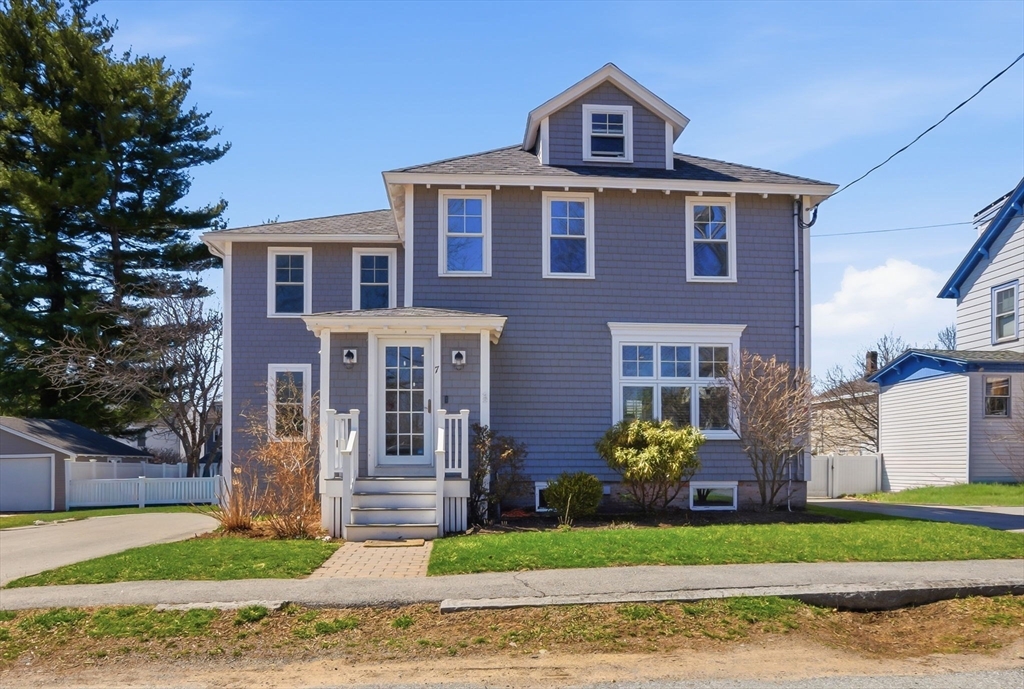 Photo: 7 Sanborn Ter, Amesbury, MA