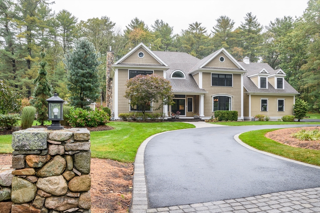 Photo: 94 Elm St, Medfield, MA Photo: 94 Elm St, Medfield, MA