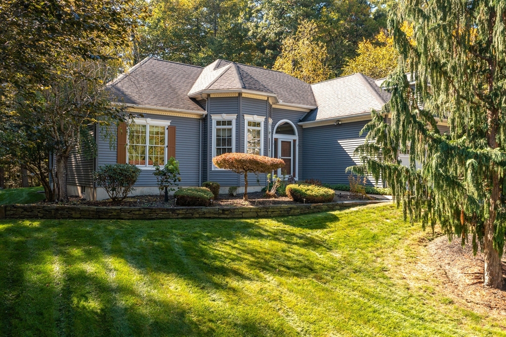 Photo: 10 Golden Cir, Southampton, MA