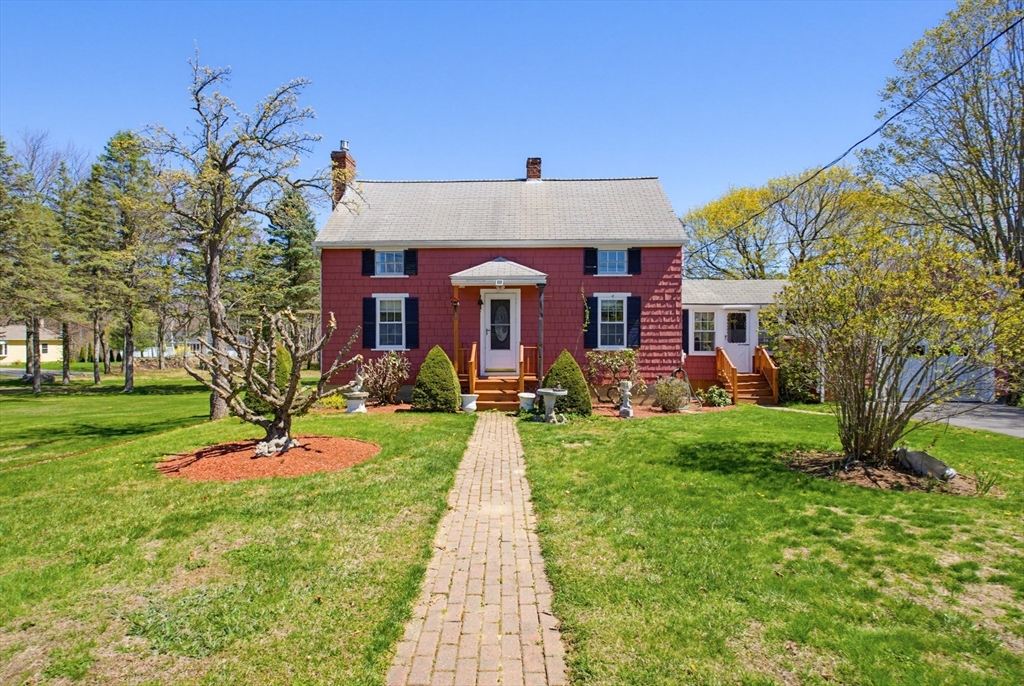 Photo: 136 Chapel St, Gardner, MA