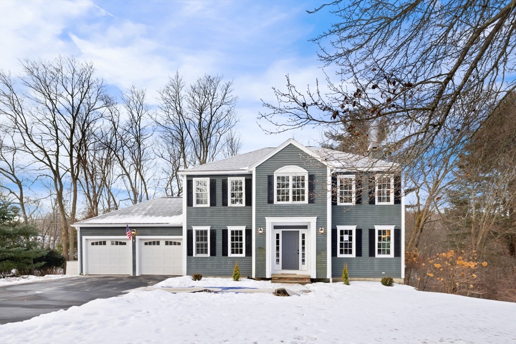 Photo: 4 Spindle Tree Ln, Amesbury, MA