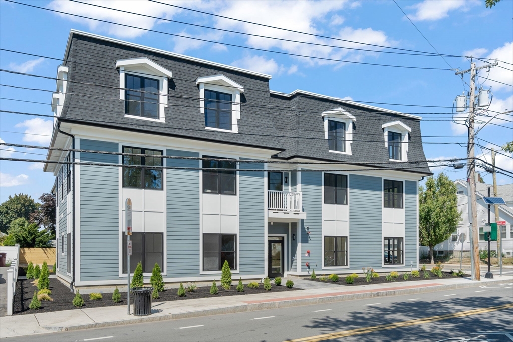 Photo: 260 Elm St, Everett, MA