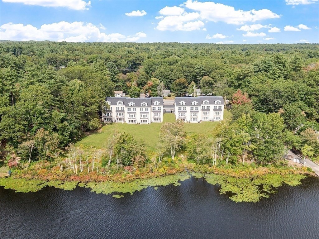 Photo: 206 W Main St, Georgetown, MA