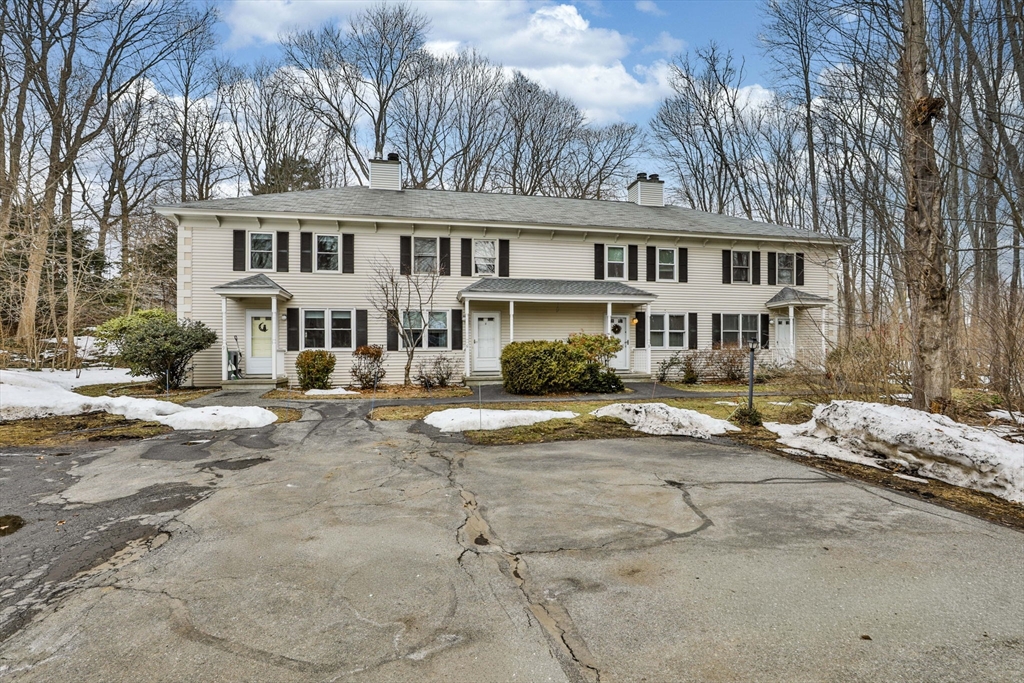 Photo: 19 W Main St, Merrimac, MA