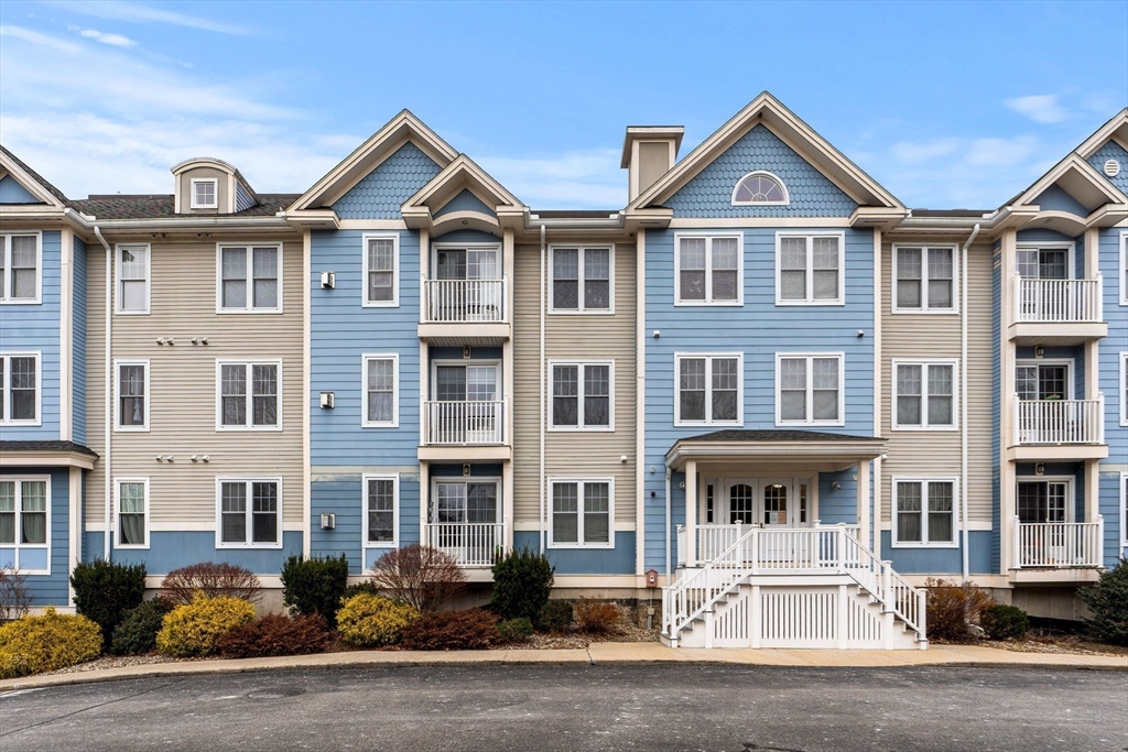 Photo: 19 Broad St, Merrimac, MA