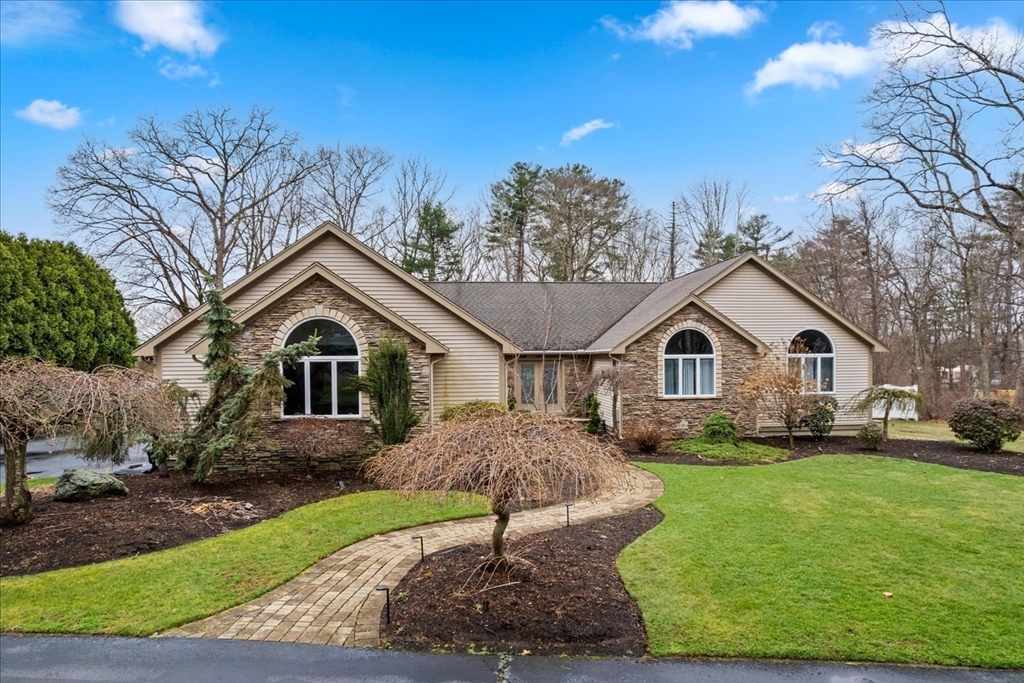 Photo: 267 Chestnut St, Seekonk, MA