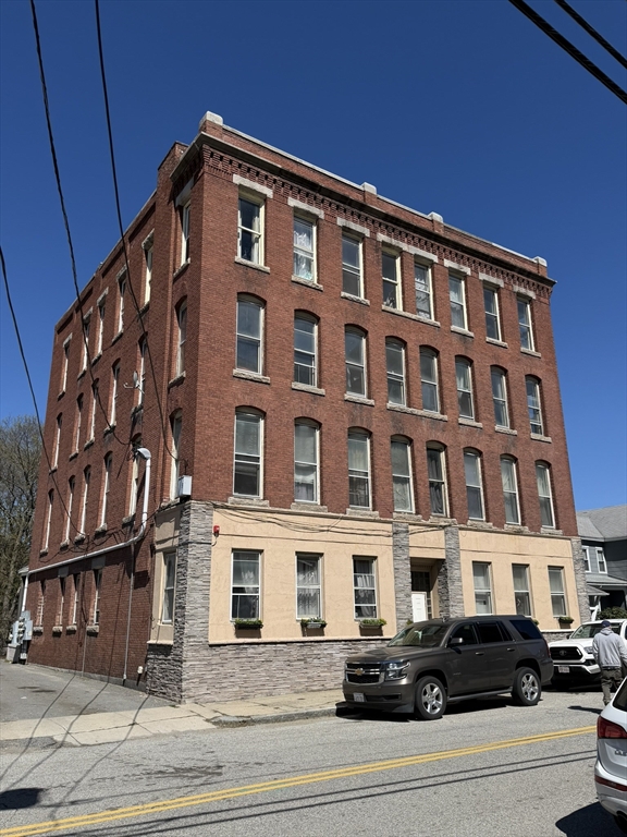 Photo: 112 School, Clinton, MA