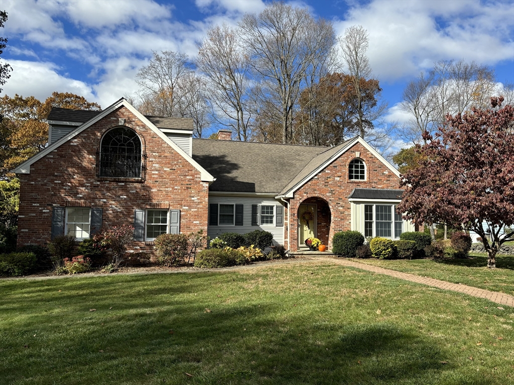 Photo: 7 Brewster Rd, West Springfield, MA