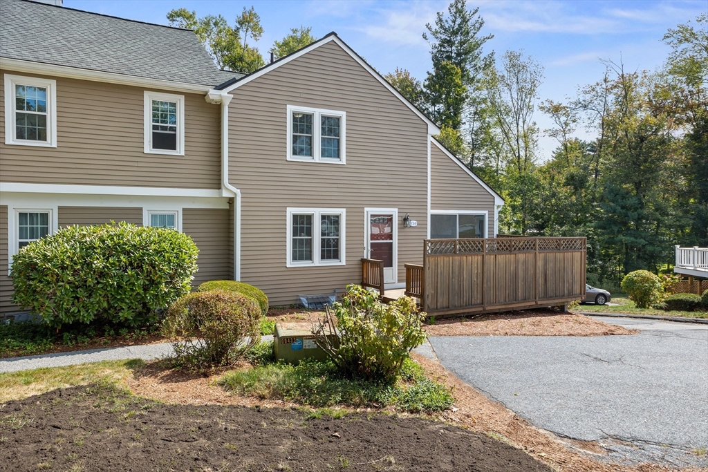 Photo: 134 Russet Ln, Boxborough, MA