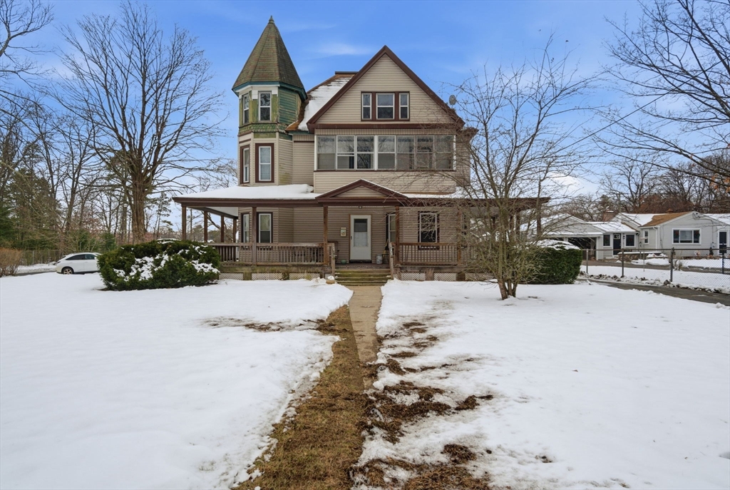 Photo: 340 Oak St, Springfield, MA