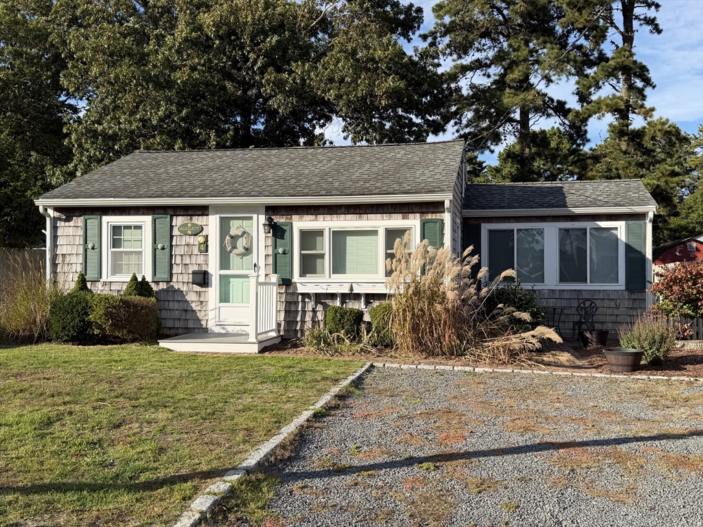 Photo: 4 Braddock St, Yarmouth, MA