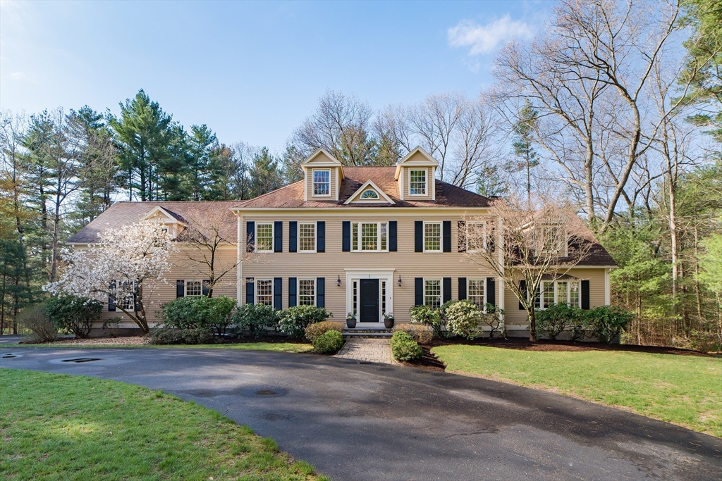 Photo: 1 Chestnut Ln, Medfield, MA