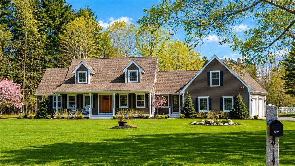 Photo: 352 North Ave, Rochester, MA