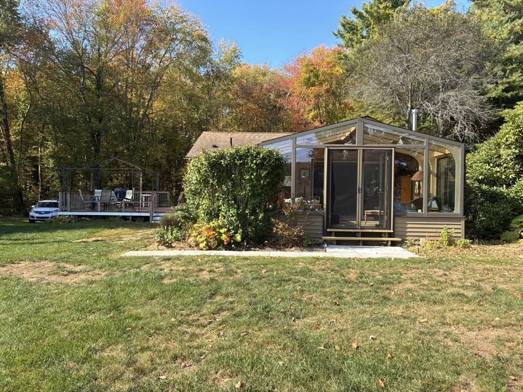 Photo: 2 Farrar Dr, Holland, MA
