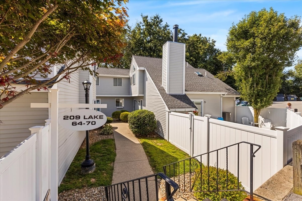 Photo: 209 Lake St, Weymouth, MA Photo: 209 Lake St, Weymouth, MA