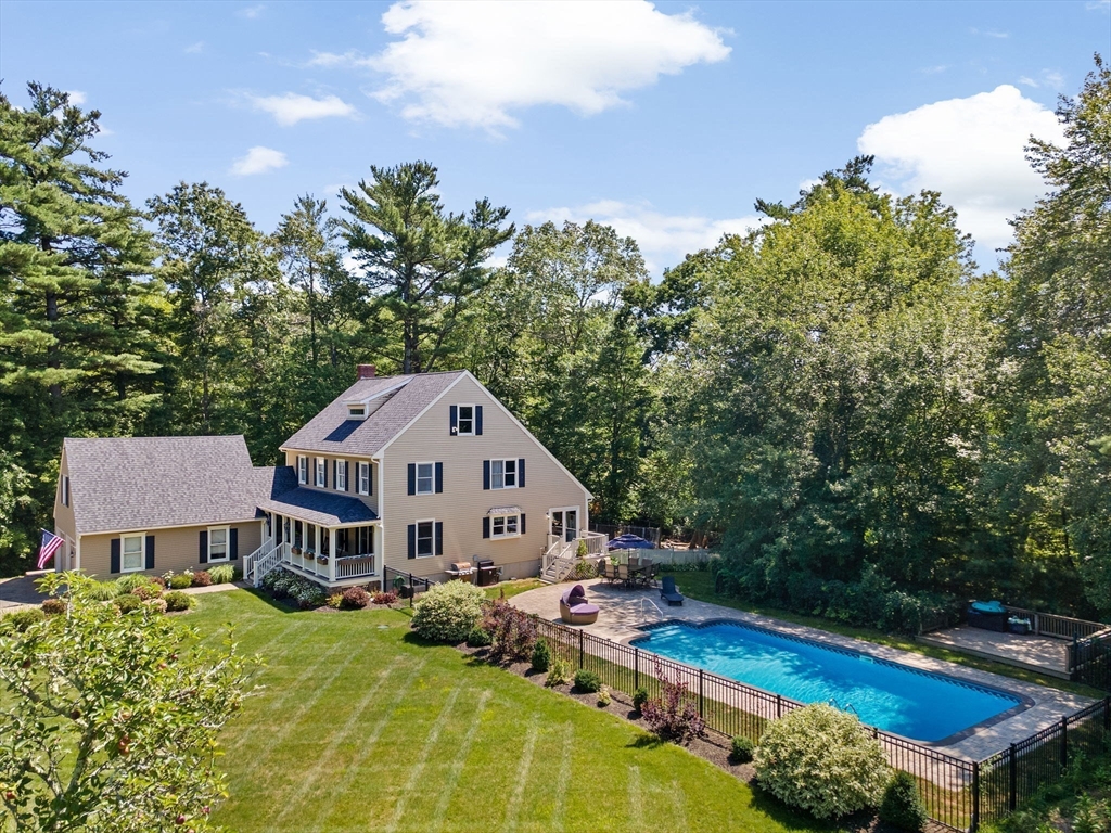 Photo: 76 Union St, Hanson, MA