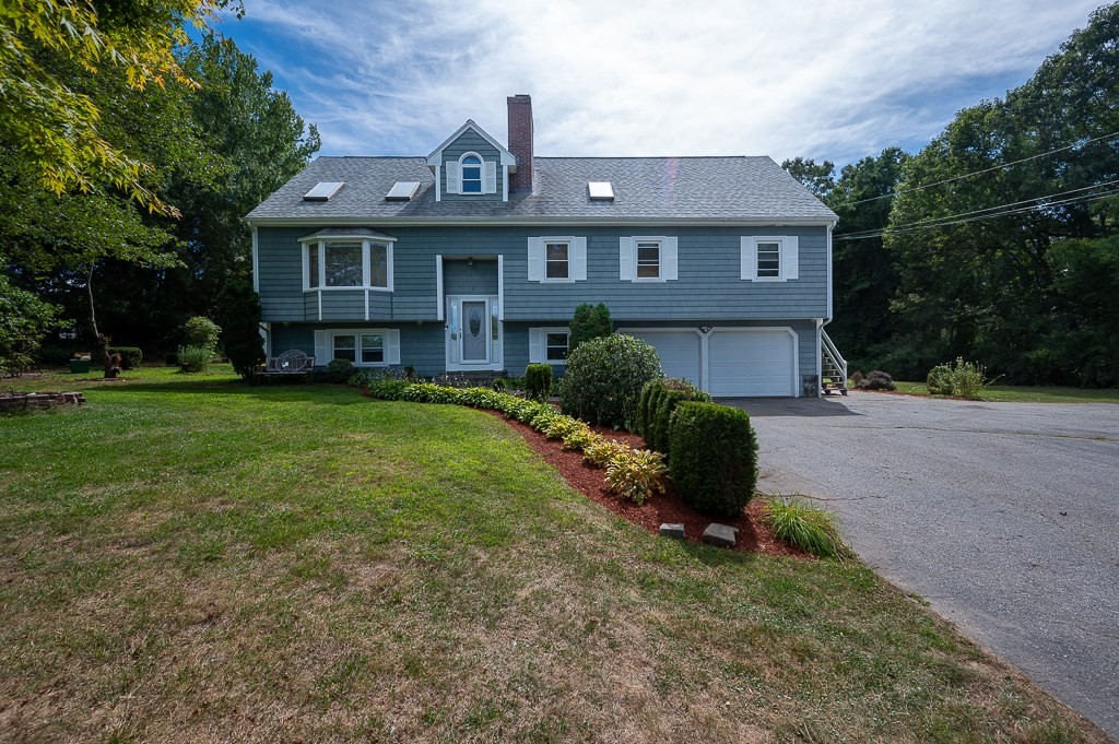 Photo: 6 Marlboro Dr, Leicester, MA