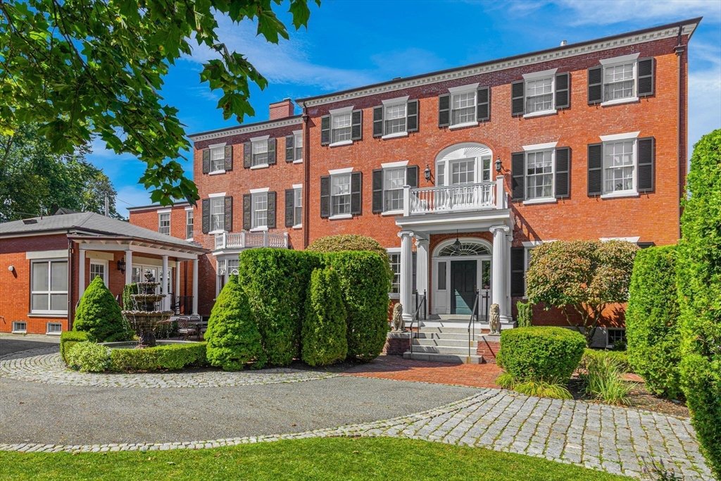 Photo: 26 Winter St, Salem, MA