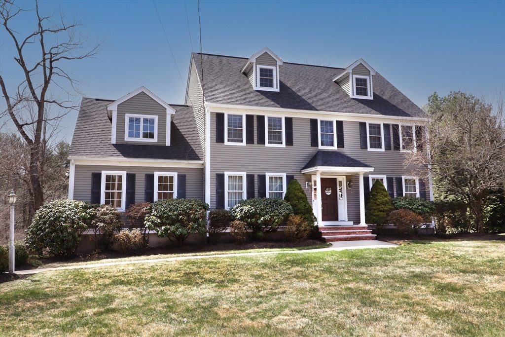 Photo: 122 Elm St, North Reading, MA