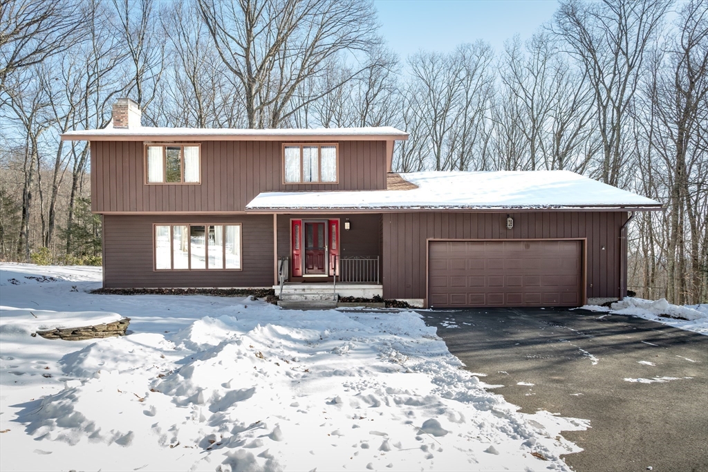 Photo: 49 Glasgow Dr, Russell, MA Photo: 49 Glasgow Dr, Russell, MA