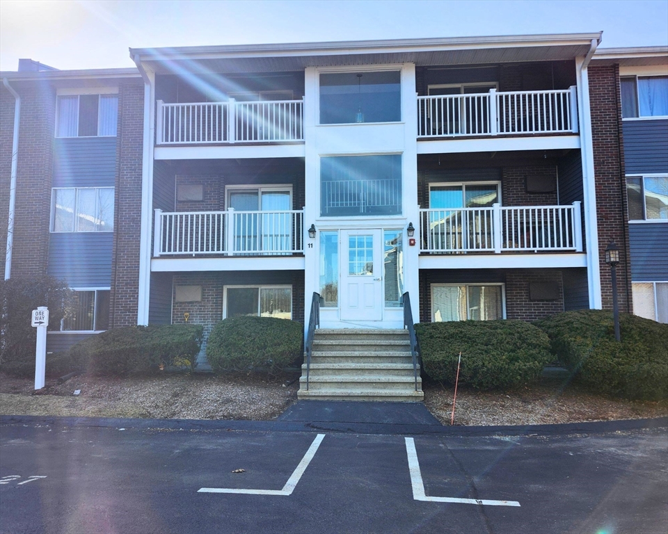 Photo: 11 Woodcrest Ct, Weymouth, MA Photo: 11 Woodcrest Ct, Weymouth, MA