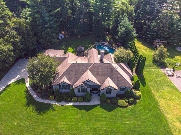 Photo: 14 Lexington Circle, Southwick, MA