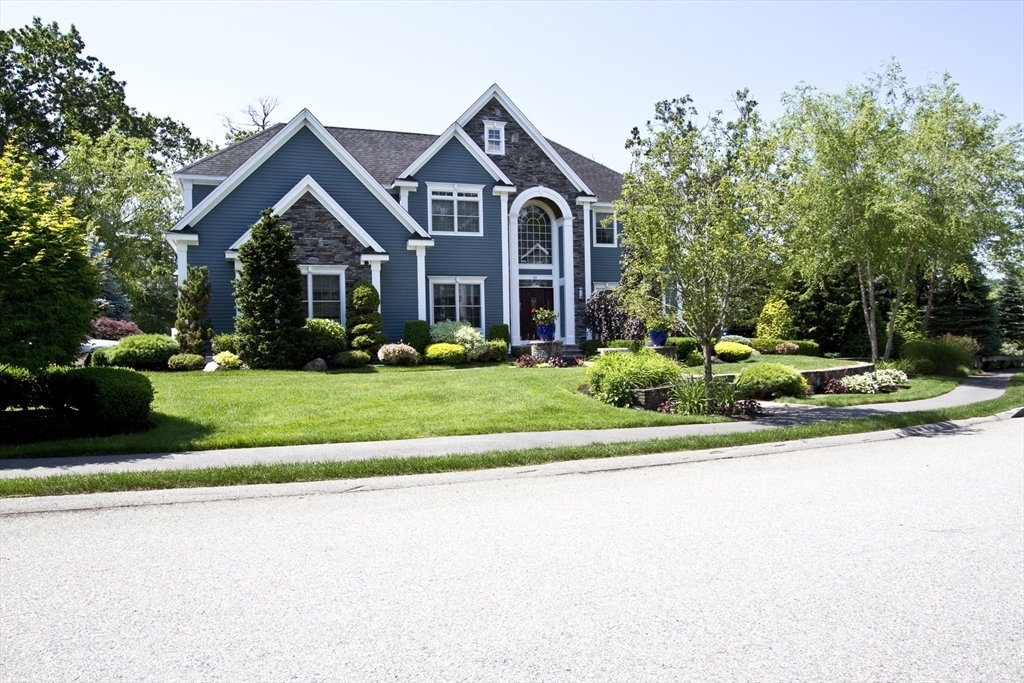 Photo: 10 Woodbury Ln, Middleton, MA