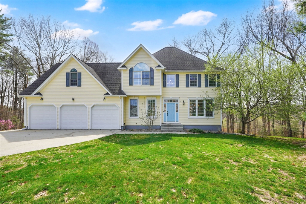 Photo: 75 Spruce Cir, Agawam, MA