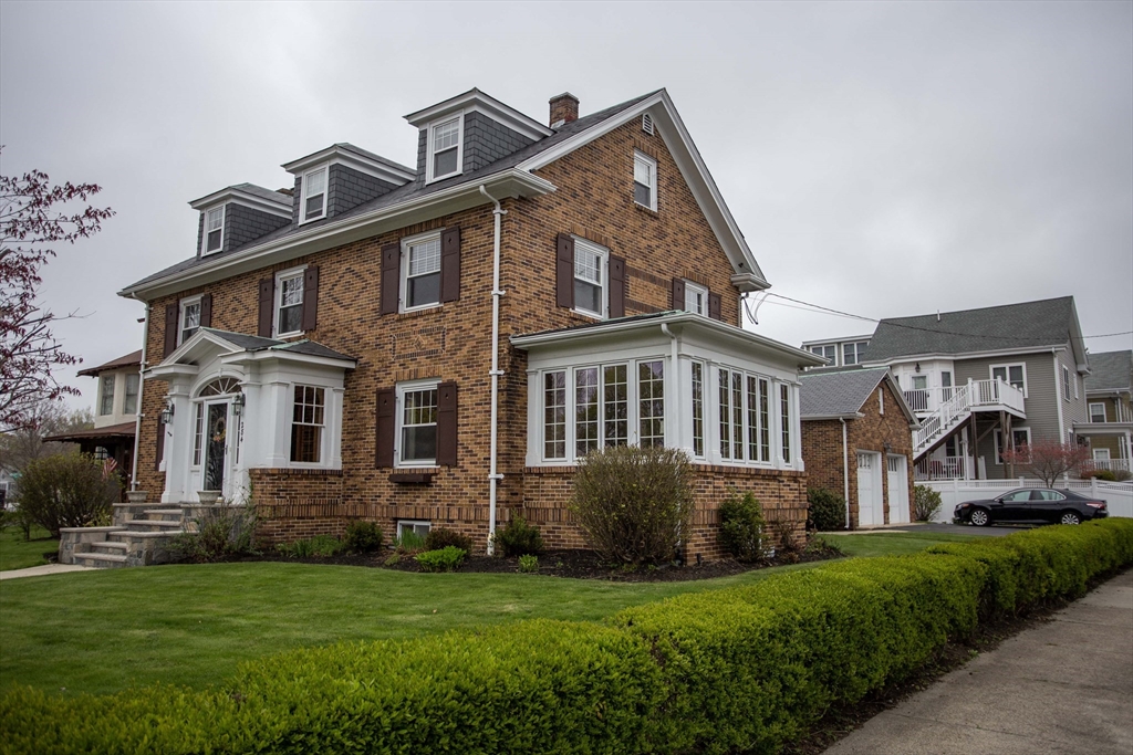 Photo: 284 Main St, Wakefield, MA